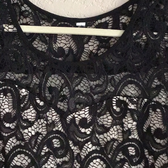 Black & white lace detail stretch top XL, worn once - Picture 3 of 4
